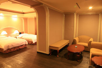 First Plaza Hotel