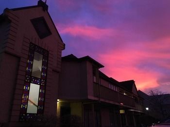Cable Court Motel