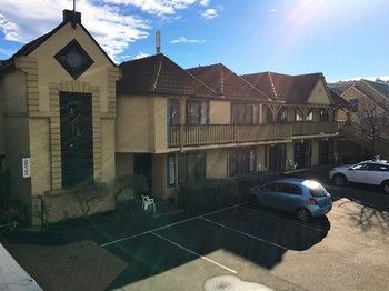 Cable Court Motel