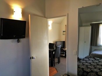 Cable Court Motel