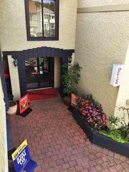 Cable Court Motel