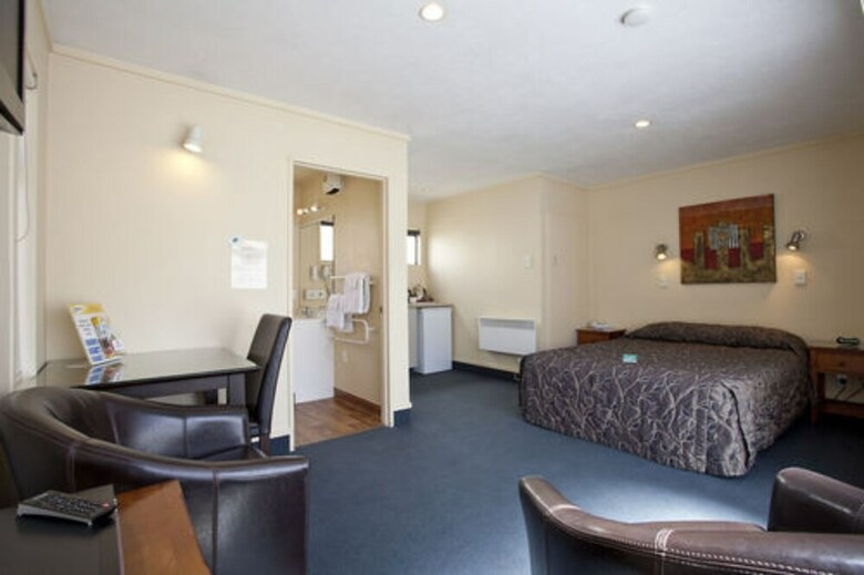 Commodore Motels