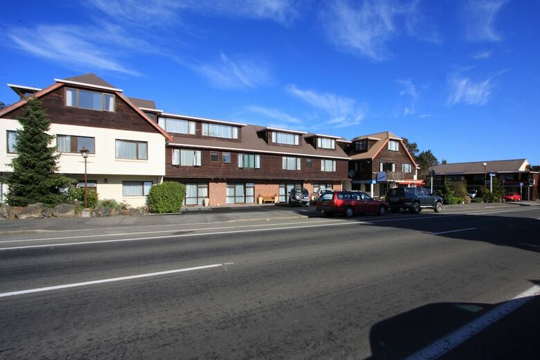 Commodore Motels