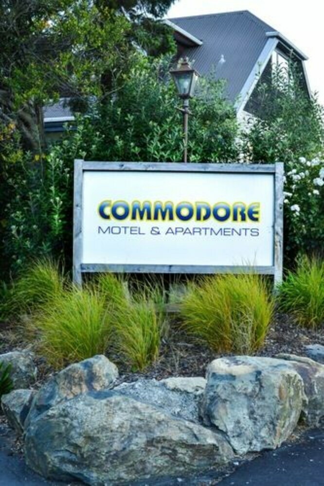 Commodore Motels
