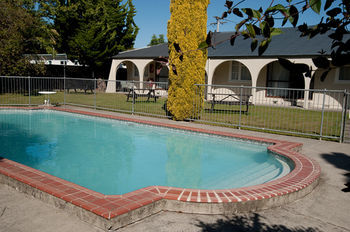 Aztec Motel