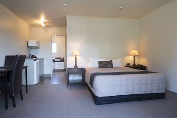 Motel Executive On Fenton