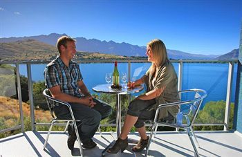 Spinnaker Bay Apartments