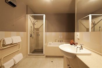 Spinnaker Bay Apartments