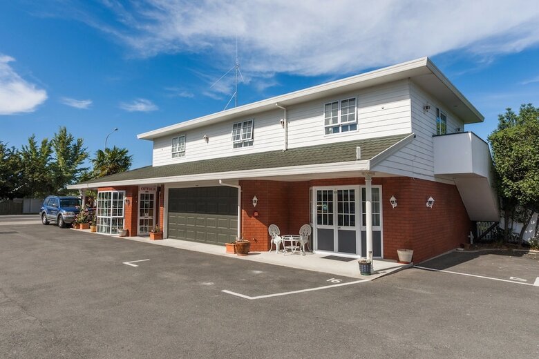 Hotel Admirals Motor Lodge