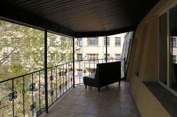 Leonart Hotel