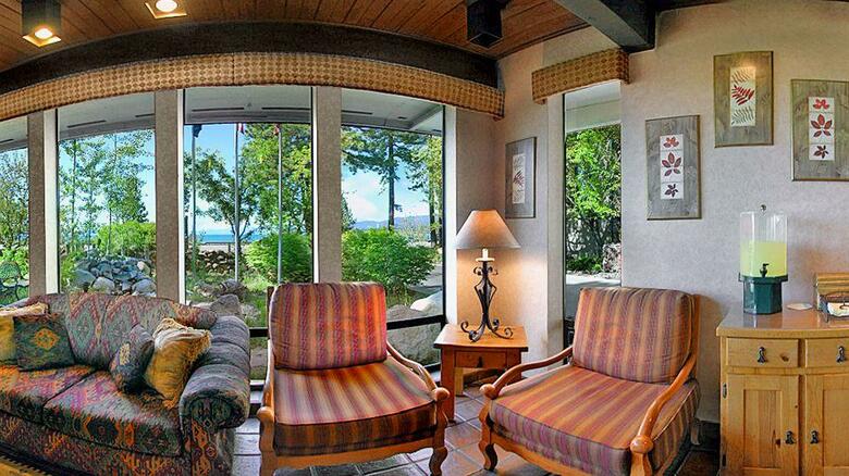 Hotel Inn By The Lake