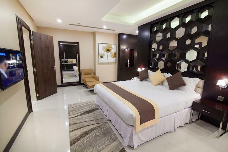 Atiram Premier Hotel