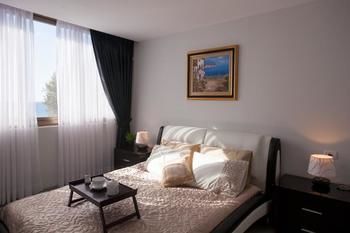 Elis Hotel