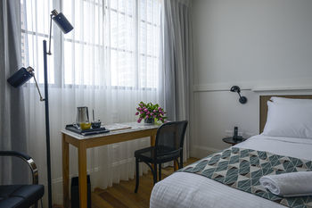 Lily & Bloom Hotel