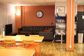Spoton Hostel & Sportsbar