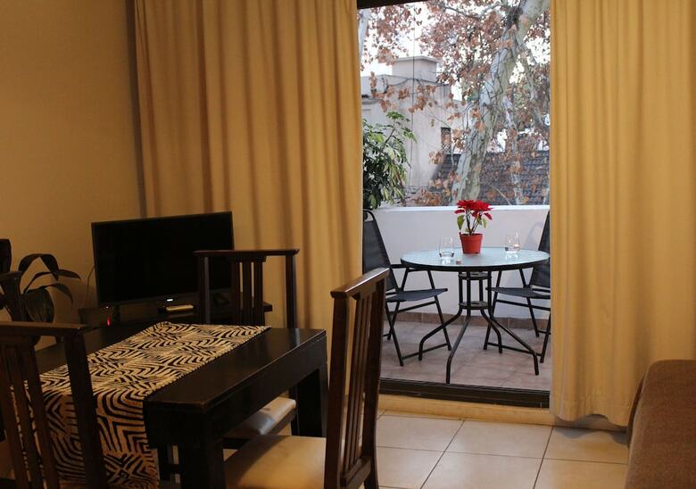 Uvas Apartments