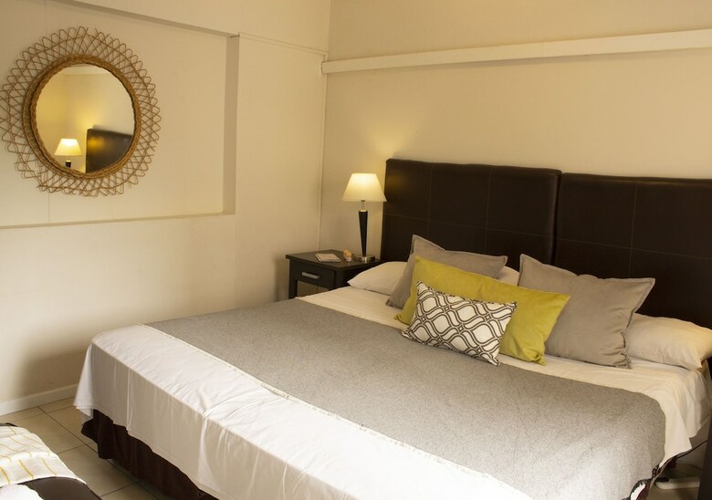 Uvas Apartments