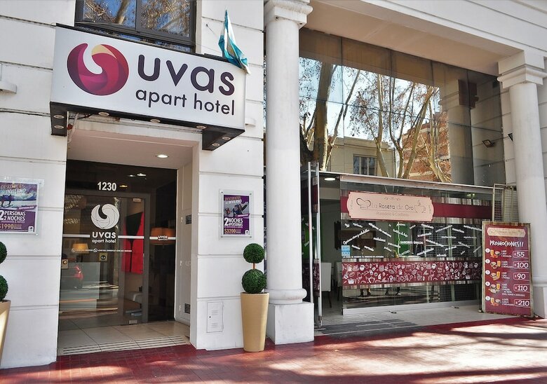 Uvas Apartments