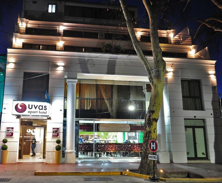 Uvas Apartments