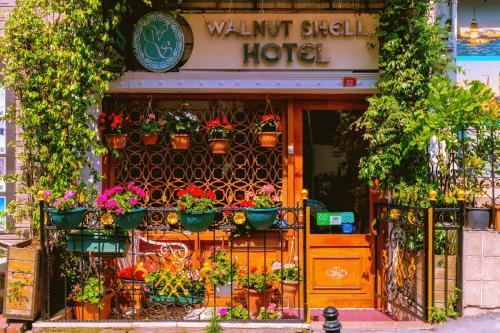 Walnut Shell Hotel