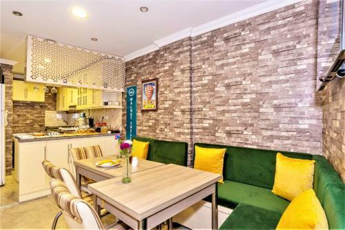 Walnut Shell Hotel