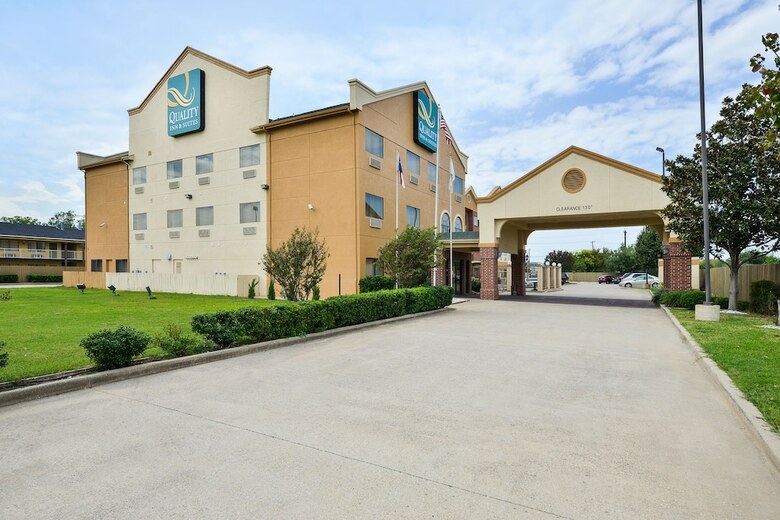 Hotel Quality Inn & Suites