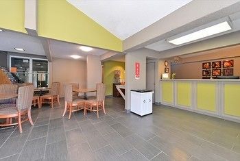 Hotel Econo Lodge Inn & Suites
