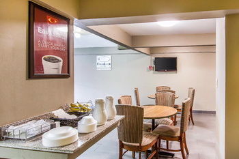 Hotel Econo Lodge Inn & Suites