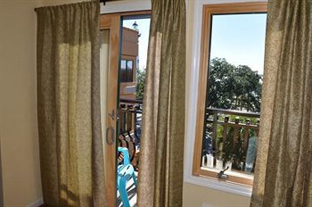 Bed & Breakfast Ocean Inn And Suites