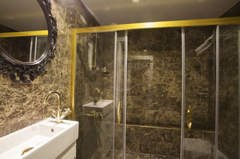 Araf Hotel