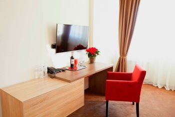 Twin Apart Hotel