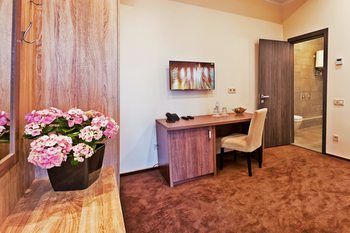 Twin Apart Hotel
