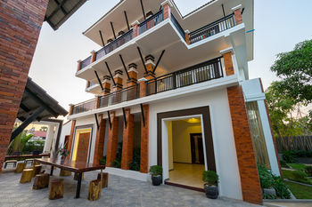 Les Bambous Luxury Hotel