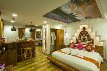 Les Bambous Luxury Hotel