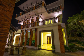Les Bambous Luxury Hotel