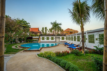 Les Bambous Luxury Hotel