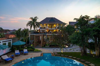 Les Bambous Luxury Hotel
