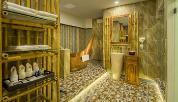 Les Bambous Luxury Hotel
