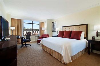 The Hilton Richmond Hotel & Spa / Short Pump