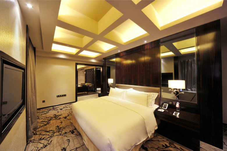 Hotel Royal Suites & Tower