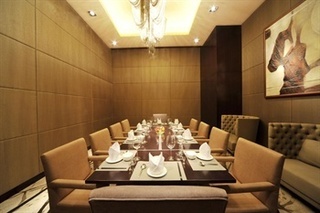 Hotel Royal Suites & Tower