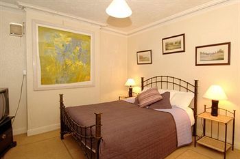 Bed & Breakfast Pearl Court Guesthouse