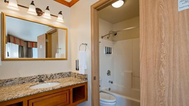 Best Western Plus Edgewater Hotel