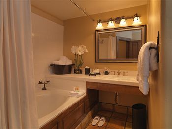 Hotel Rusty Parrot Lodge And Spa