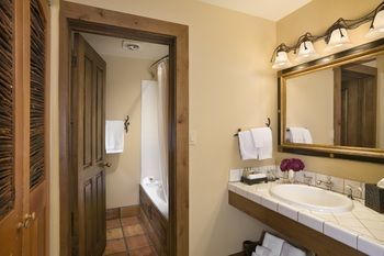 Hotel Rusty Parrot Lodge And Spa