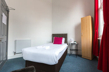Hostal The Black Lion Hotel