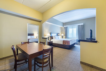Hotel Comfort Suites Beachside