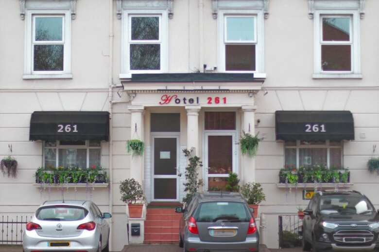 Hotel 261