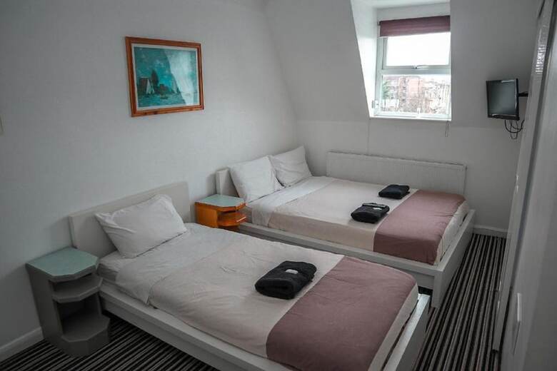 Hotel 261