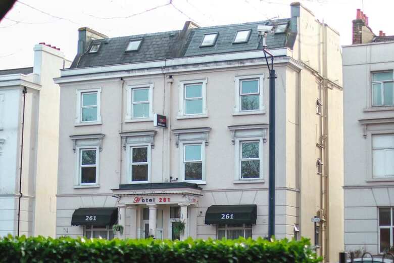 Hotel 261